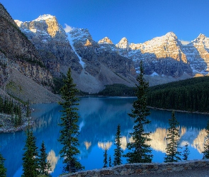 Niebo, Drzewa, Góry, Chmury, Jezioro Moraine, Kanada, Park Narodowy Banff