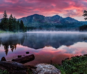 Góry, Kolorado, Chmury, Stany Zjednoczone, Odbicie, Mgła, Jezioro, Lake Irwin, Drzewa