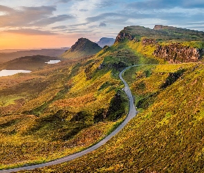 Wyspa Skye, Góry, Szkocja, Wzgórza, Jeziora, Quiraing, Chmury, Ścieżka