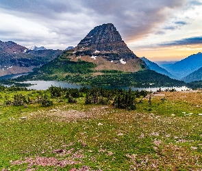 Lewis Range, Góra, Stany Zjednoczone, Hidden Lake, Bearhat Mountain, Drzewa, Stan Montana, Łąka, Góry, Park Narodowy Glacier, Jezioro