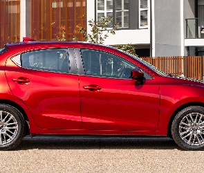 Czerwona, Mazda 2