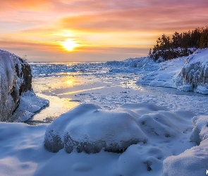 Presque Isle Park, Black Rocks, Skały, Marquette, Jezioro, Michigan, Superior Lake, Wschód słońca, Stany Zjednoczone, Zima