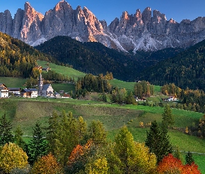 Góry, Dolomity, Włochy, Santa Maddalena, Lasy, Kościół, Dolina, Drzewa, Rozświetlone, Val di Funes, Wieś