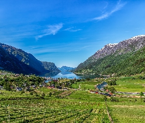 Góry, Hrabstwo Vestland, Wieś Skjolden, Norwegia, Gmina Luster, Domy, Jezioro, Łąka, Pole