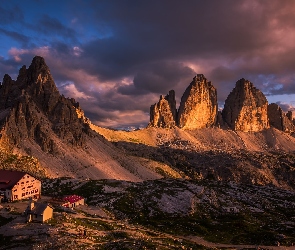 Chmury, Budynki, Dolomity, Włochy, Skały, Góry, Tre Cime di Lavaredo