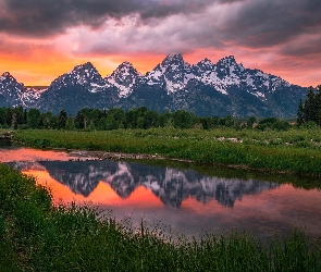 Góry Teton Range, Drzewa, Park Narodowy Grand Teton, Snake River, Stan Wyoming, Rzeka, Stany Zjednoczone, Zachód słońca