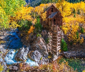 Kolorado, Jesień, Stany Zjednoczone, Crystal Mill, Skały, Młyn wodny, Rzeka, Drzewa