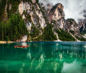 Góry, Lasy, Pragser Wildsee, Włochy, Łodzie, Braies Lake, Dolomity, Chmury, Jezioro