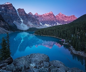 Canadian Rockies, Park Narodowy Banff, Góry, Skały, Alberta, Drzewa, Kanada, Jezioro Moraine