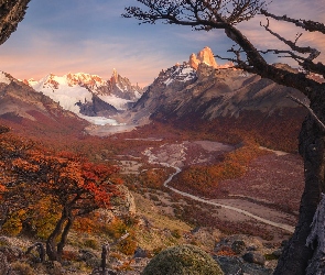 Argentyna, Rzeka, Szczyt Fitz Roy, Rio de las Vueltas, Drzewa, Góry, Patagonia, Park Narodowy Los Glaciares, Jesień