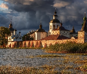 Monaster Świętego Cyryla Biełozierskiego, Trawa, Cerkiew, Drzewa, Obwód wołogodzki, Jezioro Białe, Rosja, Kiriłłow