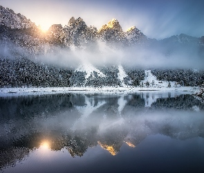 Zima, Jezioro Gosau, Góry Dachstein, Śnieg, Odbicie, Mgła, Austria, Vorderer Gosausee