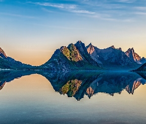 Lofoty, Reinefjorden, Góry, Norwegia, Odbicie, Poranek, Jezioro