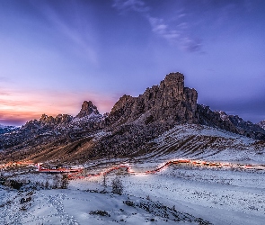 Góry, Passo di Giau, Włochy, Przełęcz, Droga, Dolomity, Zachód słońca, Śnieg