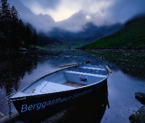 Jezioro, Mgła, Góry, Łódka, Drzewa, Seealpsee, Szwajcaria, Skały