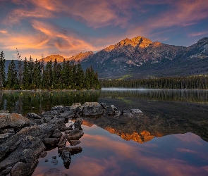 Park Narodowy Jasper, Pyramid Lake, Kanada, Jezioro, Las, Góry, Drzewa, Kamienie