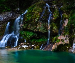 Wodospad Virje, Roślinność, Skały, Las, Słowenia