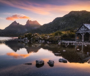 Australia, Odbicie, Zachód słońca, Tasmania, Jezioro, Cradle Mountain, Dove Lake, Drewniana, Góry, Szopa