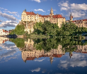 Drzewa, Obicie, Zamek Sigmaringen, Niemcy, Niebo, Rzeka Dunaj