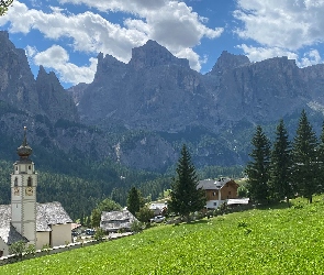 Dolomity, Góry, Wioska, Włochy, Drzewa, Kościół, Calfusch