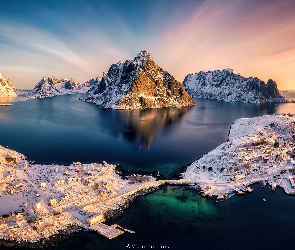 Góry, Śnieg, Norwegia, Zima, Poranek, Lofoty, Morze Norweskie, Domy