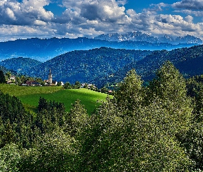 Domy, Kościół, Heiligenblut am Groglockner, Drzewa, Chmury, Austria, Góry