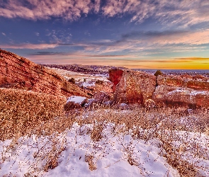 Trawy, Red Rocks Park, Wschód słońca, Zima, Morrison, Stany Zjednoczone, Chmury, Kolorado, Skały, Niebo, Śnieg