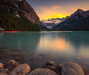 Góry, Alberta, Zachód słońca, Kanada, Park Narodowy Banff, Dom, Jezioro, Lake Louise, Drzewa
