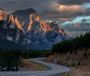 Góry, Alberta, Chmury, Kanada, Kananaskis Country, Drzewa, Canadian Rockies, Droga, Skały