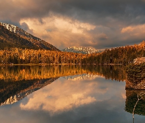 Drzewa, Las, Jesień, Antholzer See, Dom, Włochy, Góry, Hotel Seehaus, Dolomity, Jezioro, Anterselva Lake