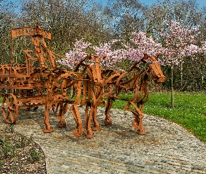 Konie, Rzeźba, Drzewa, Bryczka, Metalowa, Kwitnące, Alejka