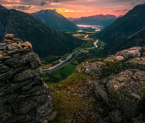 Rzeka Rauma, Kamienie, Wąwóz, Skały, Romsdalen, Góry, Norwegia, Dolina