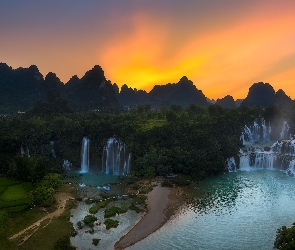Ban Gioc Waterfall, Cao Bang, Wodospad, Rzeka, Zachód słońca, Jezioro, Wietnam, Góry
