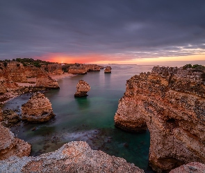 Portugalia, Region Algarve, Skały, Wybrzeże, Zachód słońca, Morze
