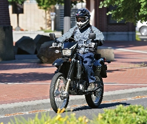 Suzuki DRZ400S, Miasto