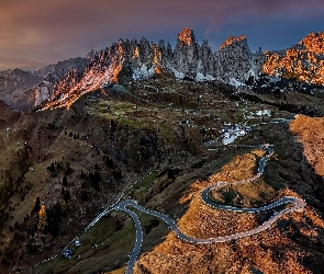 Góry, Przełęcz Gardena Pass, Południowy Tyrol, Droga, Dolomity, Włochy, Alpy