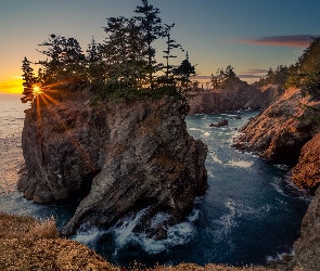 Stany Zjednoczone, Park stanowy, Wysepka, Samuel H. Boardman State Scenic Corridor, Promienie słońca, Drzewa, Oregon, Morze, Skały