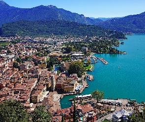 Lake Garda, Domy, Riva del Garda, Jezioro, Alpy, Góry, Las, Drzewa, Włochy, Miasto