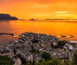 Wybrzeże, Domy, Region More og Romsdal, Zachód słońca, Morze Norweskie, Norwegia, Alesund