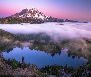 Park Narodowy Mount Rainier, Jezioro, Mgła, Góra, Eunice Lake, Stany Zjednoczone, Lasy, Stan Waszyngton, Mount Rainier, Drzewa, Zachód słońca