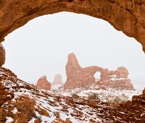Kanion, Utah, Śnieg, Stany Zjednoczone, Park Narodowy Arches, Turret Arch, Skały, Łuk skalny, Formacja skalna
