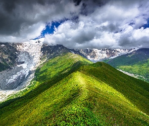 Upper Svaneti, Chkhutnieri Pass, Śnieg, Gruzja, Chmury, Góry, Niebo