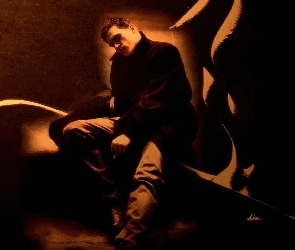 czarny płaszc, Joaquin Phoenix