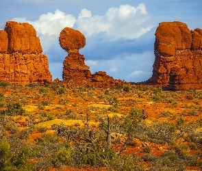 Stan Utah, Chmury, Stany Zjednoczone, Niebo, Formacja skalna, Park Narodowy Arches, Balanced Rock, Skały