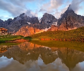 Włochy, Chmury, Dom, Odbicie, Schronisko Baita Segantini, Jezioro, Góry, Dolomity, Szczyt Cimon della Pala