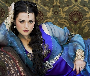 Przygody Merlina, Postać, Seriale, Katie McGrath, Sofa, Aktorka, Przygody Merlina, Morgana Pendragon