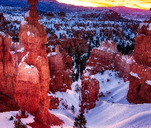 Utah, Park Narodowy Bryce Canyon, Skały, Stany Zjednoczone, Kanion, Zachód słońca, Śnieg