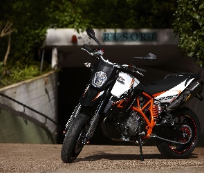 KTM 990 Supermoto, Silnik, Zawieszenie