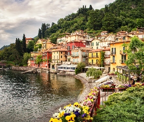 Varenna, Kwiaty, Domy, Jezioro Como, Włochy