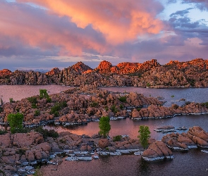 Drzewa, Watson Lake, Arizona, Chmury, Jezioro, Stany Zjednoczone, Skały